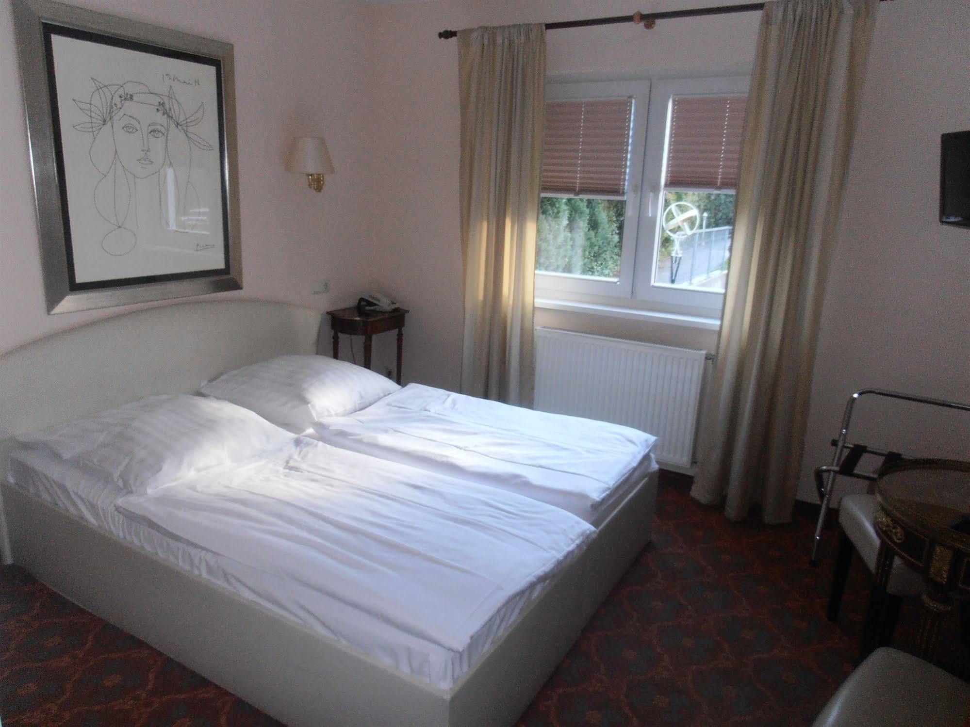 Hotel Hesse Schenefeld  Екстериор снимка