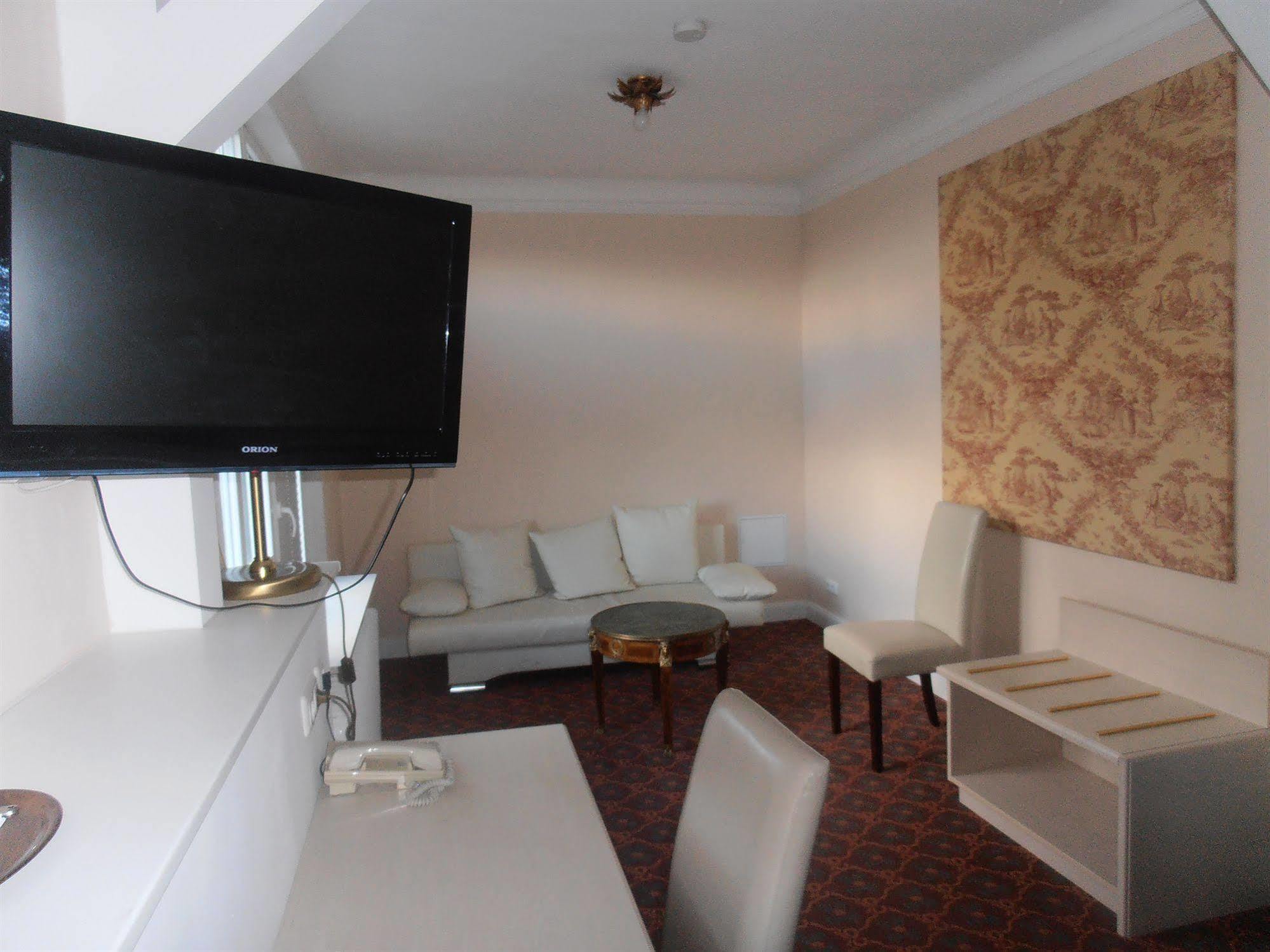 Hotel Hesse Schenefeld  Екстериор снимка