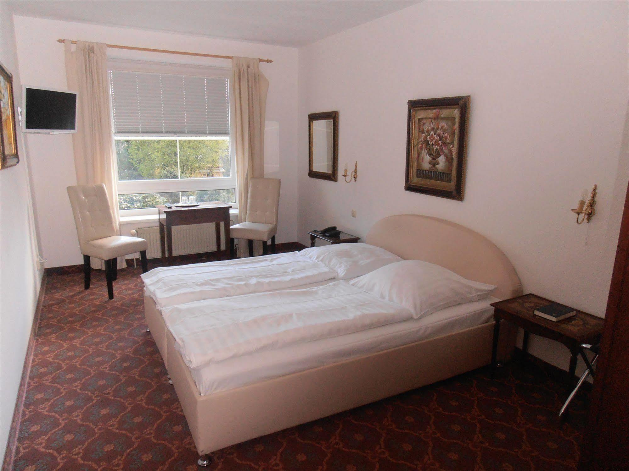 Hotel Hesse Schenefeld  Екстериор снимка